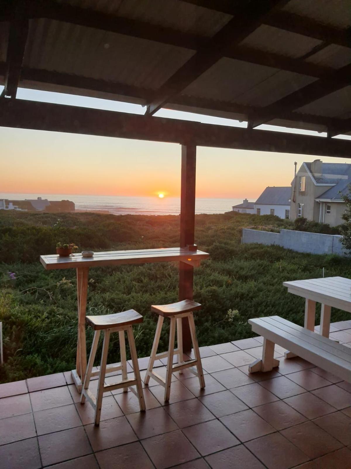 West Coast Seaside Getaway Hotel Grotto Bay Eksteriør billede